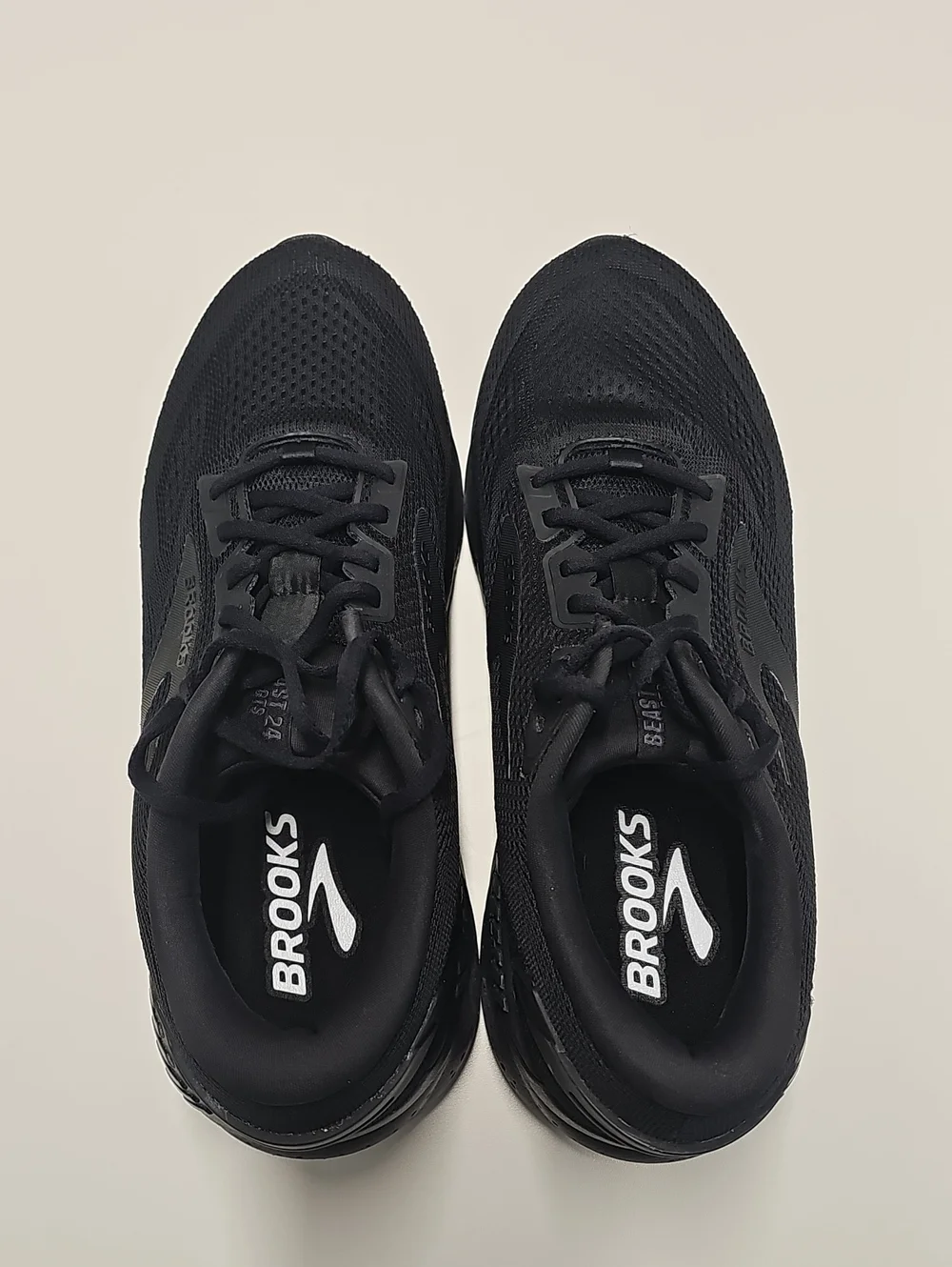 Brooks Men's Beast GTS 24 All-Black Performance Sneaker Running Shoe Sz 11